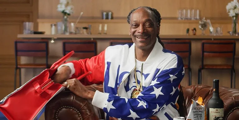Snoop emphasises that his outfits and bags must always coordinate perfectly. - Vogue